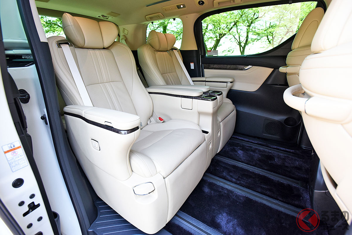 現行モデルとなるトヨタ「アルファード エグゼクティブラウンジ」の2列目キャプテンシート