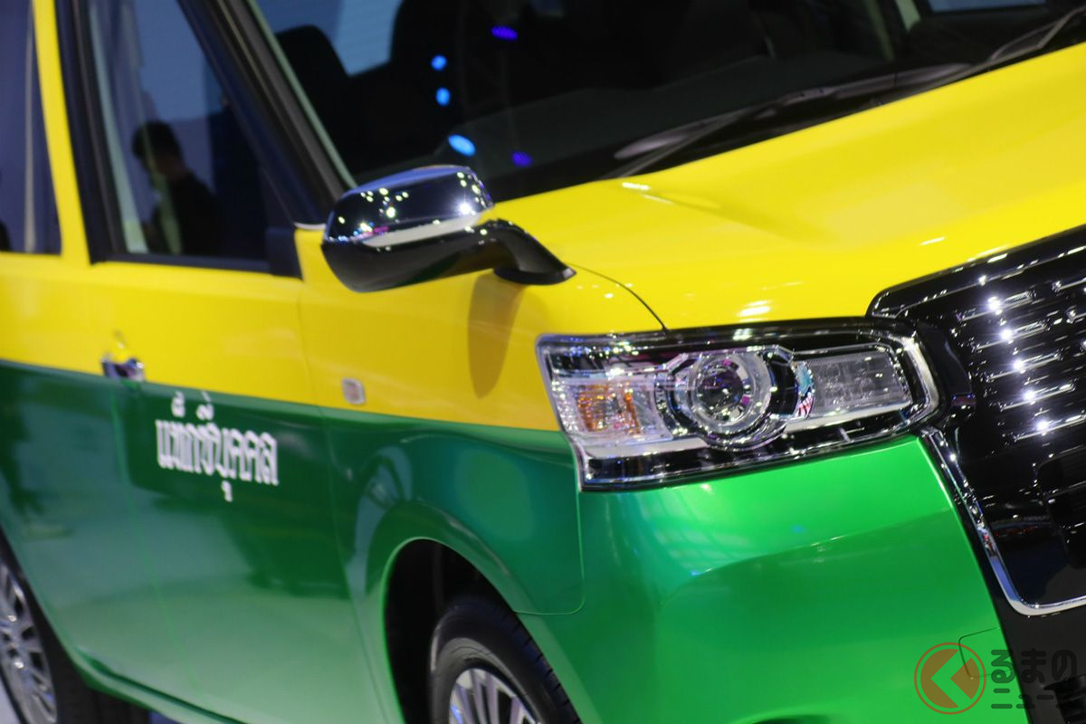 黄&緑! なぜ日本で馴染みのある「ジャパンタクシー」がタイで展示されたのか?