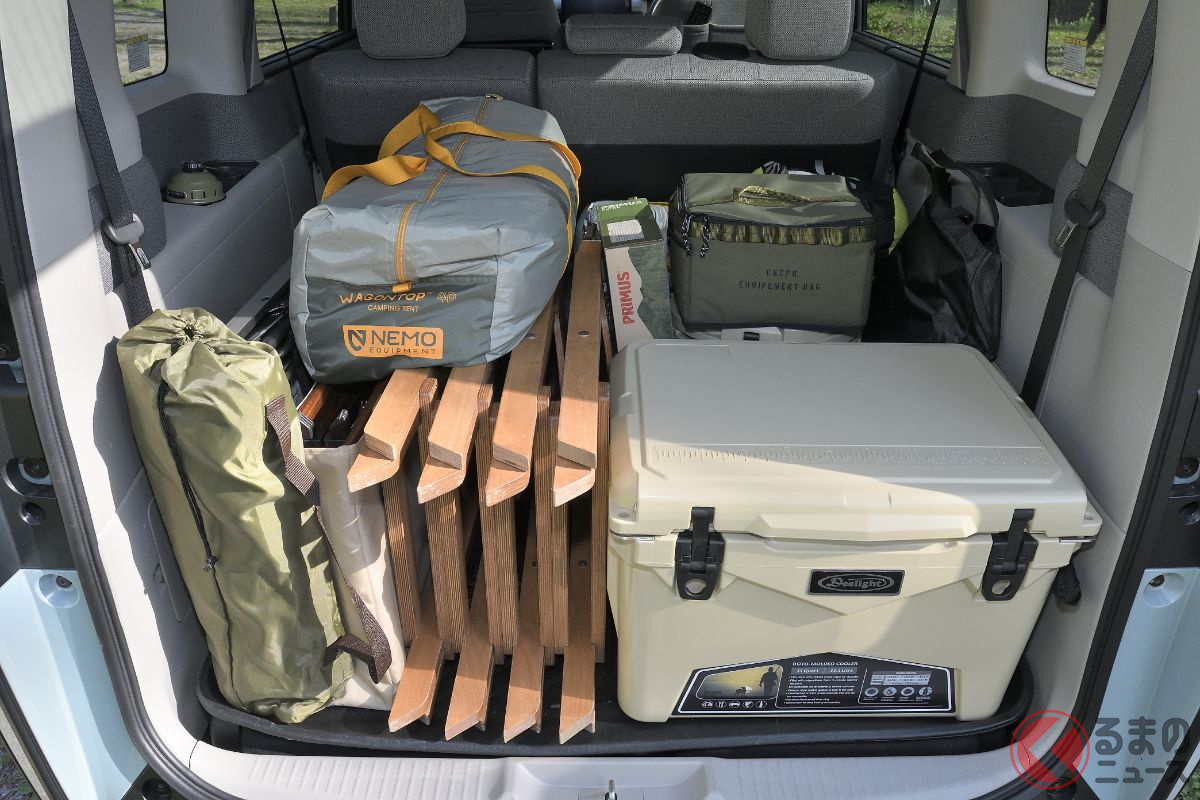 大人4人分の荷物を積載出来る! さらにホンダアクセスの「ラゲッジトレー」を敷くことで汚れや濡れた荷物も気にならない!