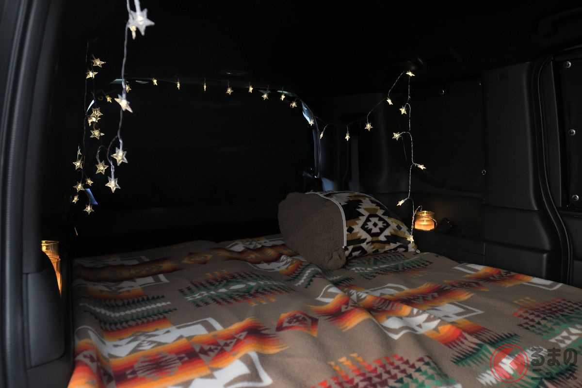 ホンダアクセスの「セパレートカーテン」と「プライバシーシェード」を装着することで、車内は自分だけの空間に!