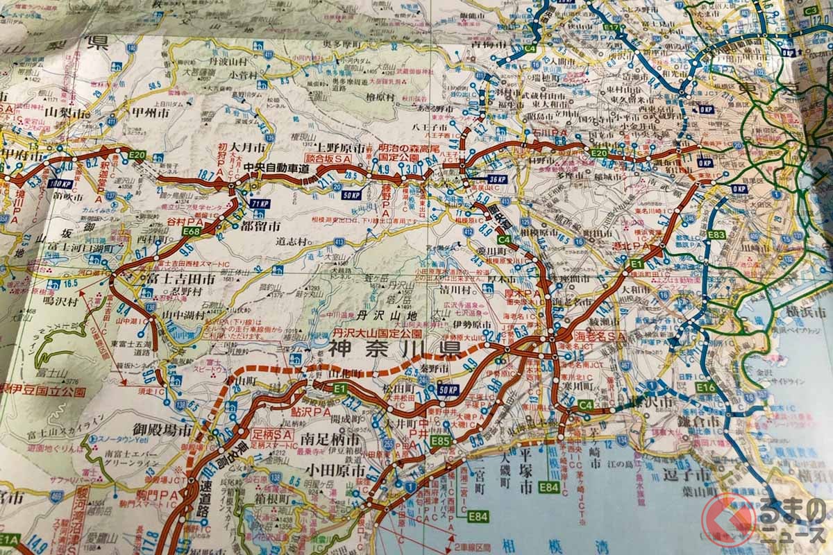 「サービスエリアガイド」の道路地図。赤く太い線がNEXCO中日本管轄の道路