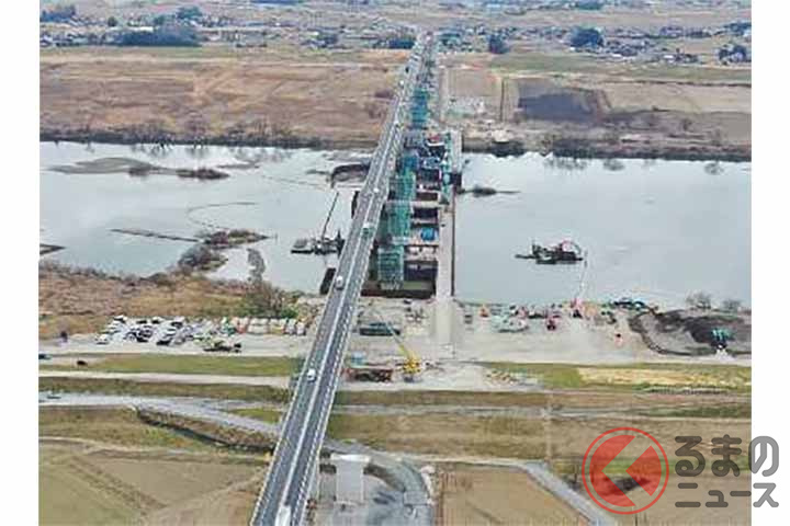 利根川を渡る圏央道・五霞IC~境古河IC間も4車線化工事が進む。2022年2月撮影(画像:国土交通省関東地方整備局)