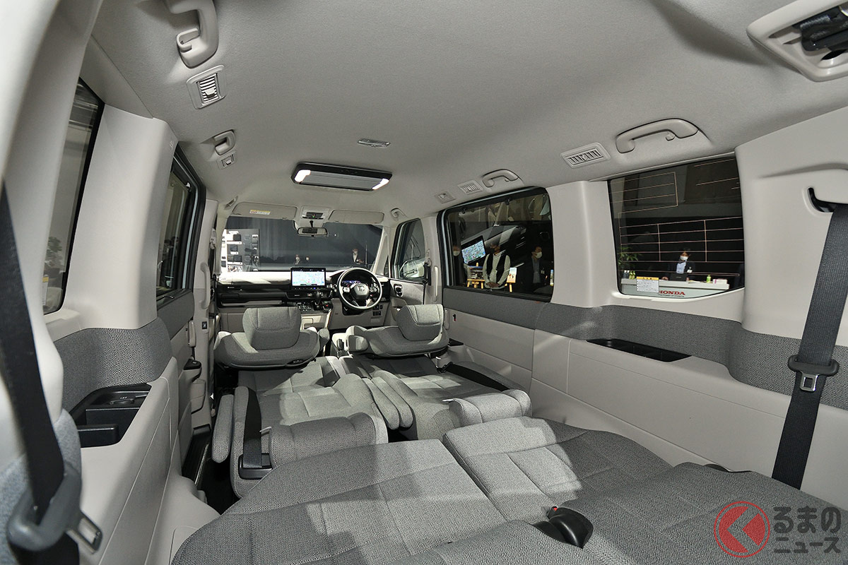 ホンダ新型 ステップワゴン車中泊仕様 はどんな感じ 世界初 実際に寝転んでみた 予想外な シアタールーム空間 とは くるまのニュース ホンダ新型 ステップワゴン車中泊仕様 はどんな感じ 世界初 実際に寝転んでみた 予想外な シアタールーム空間 とは くるまのニュース