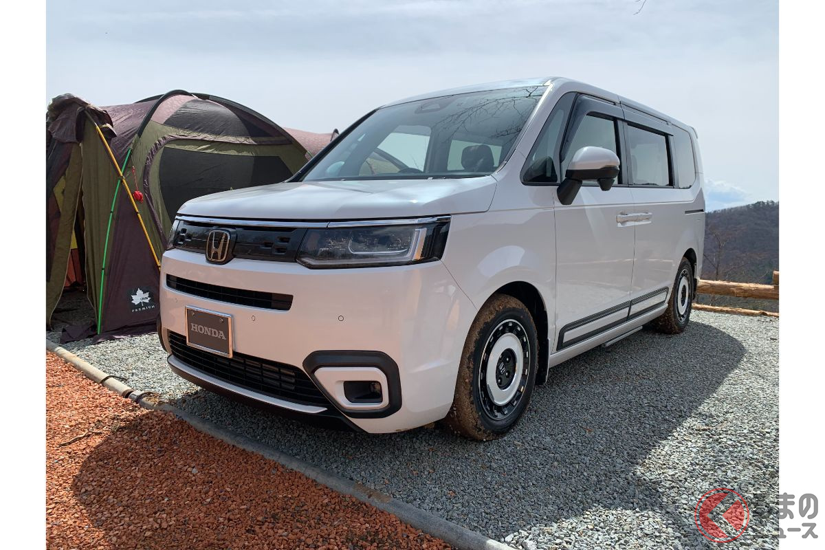 ホンダ新型 ステップワゴン車中泊仕様 はどんな感じ 世界初 実際に寝転んでみた 予想外な シアタールーム空間 とは くるまのニュース ホンダ新型 ステップワゴン車中泊仕様 はどんな感じ 世界初 実際に寝転んでみた 予想外な シアタールーム空間 とは くるまのニュース