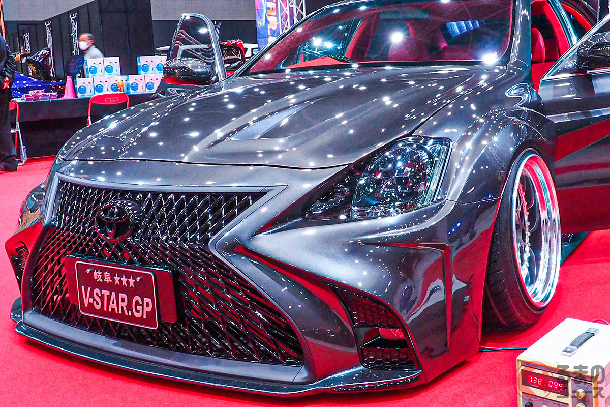 V-STARが名古屋オートフェスティバル2023に出品したカスタムクラウン