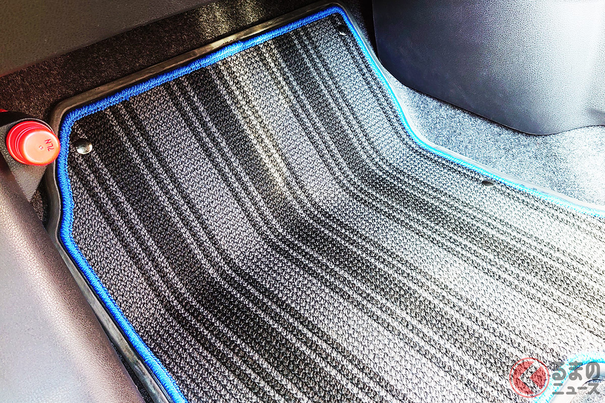 知ってた フロアマットが事故の原因になる 簡単に予防出来る方法とは くるまのニュース 知ってた フロアマットが事故の原因になる 簡単に予防出来る方法とは くるまのニュース