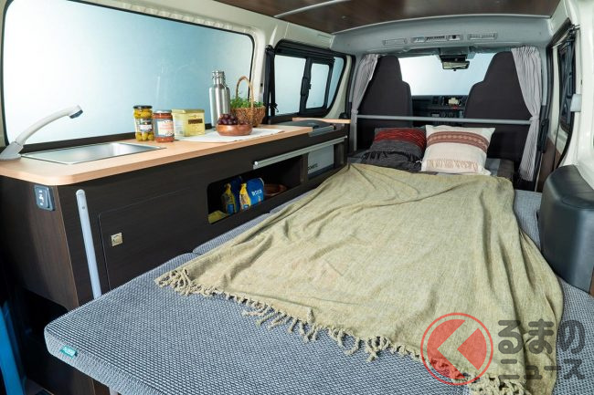 まるで家みたい 車中泊可能なトヨタ ハイエース の新型キャンピングカー ウッディー がイイ感じ くるまのニュース まるで家みたい 車中泊可能なトヨタ ハイエース の新型キャンピングカー ウッディー がイイ感じ くるまのニュース