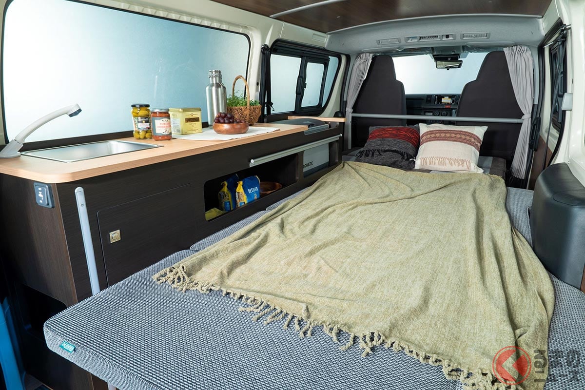 木目調がオシャレなハイエースキャンピングカー「ウッディー」