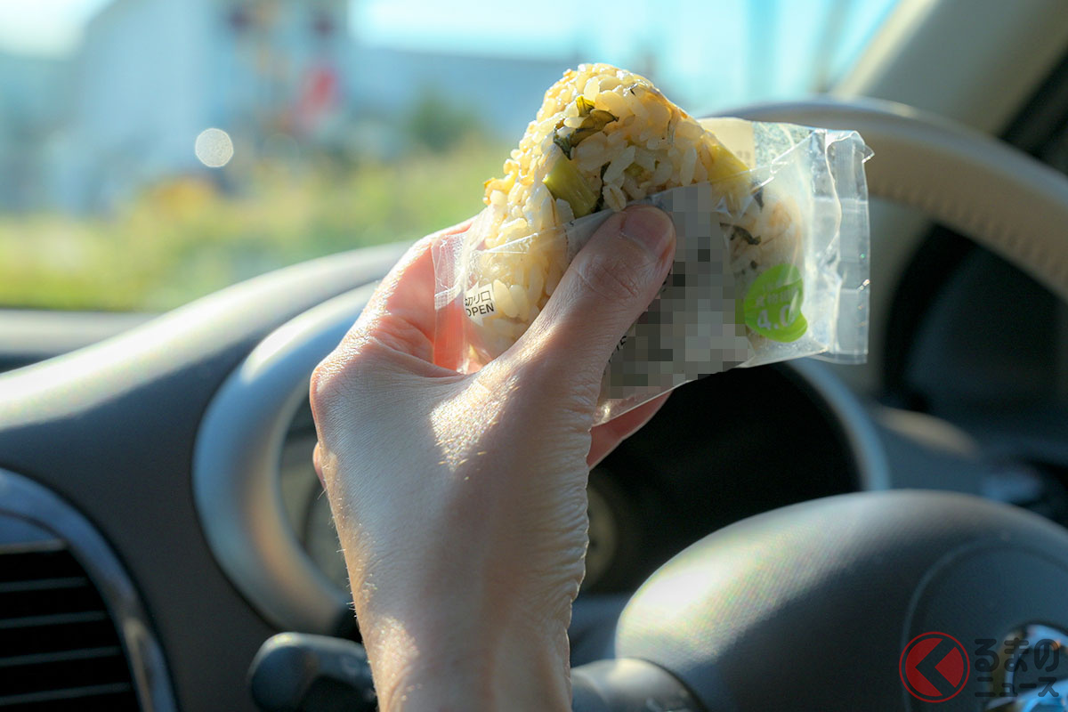 運転中の「おにぎりパクパク」は危険? (画像はイメージ)