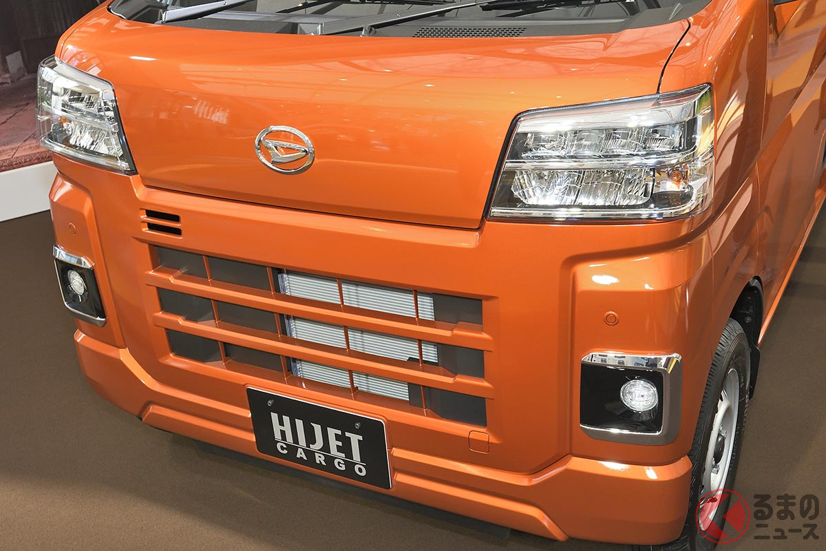 2021年12月にフルモデルチェンジして発売されたダイハツ新型「ハイゼットカーゴ」