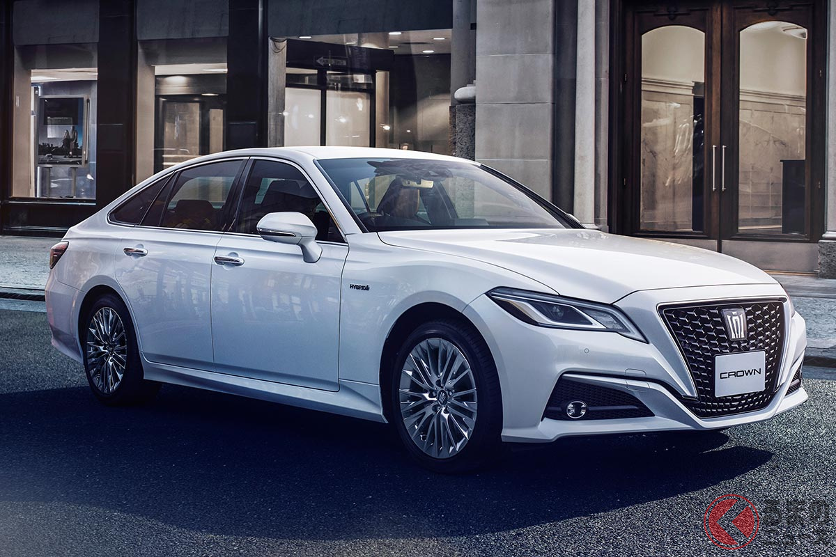 15代目となるトヨタ「クラウン」(現行モデル)