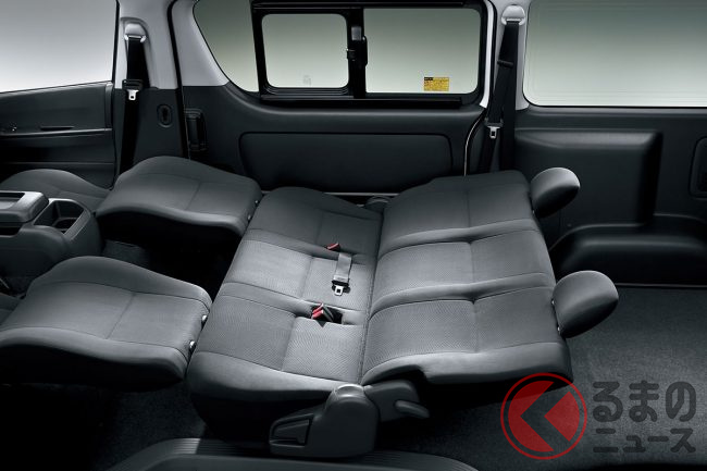 トヨタ ハイエースバン スーパーGL 後席シートアレンジ