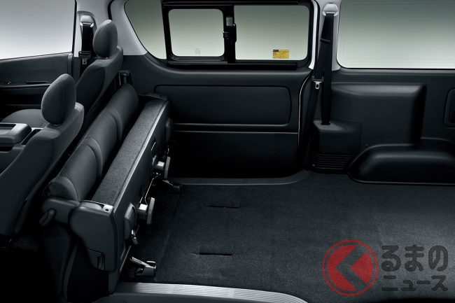 トヨタ ハイエースバン スーパーGL 後席シートアレンジ
