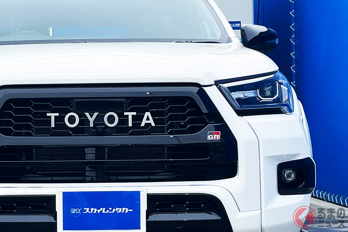 借りたクルマで泥遊びはやっちゃダメ! どのようなトラブルがあったのか?(画像は新たに導入されたハイラックス GRスポーツ/提供:スカイレンタカー)