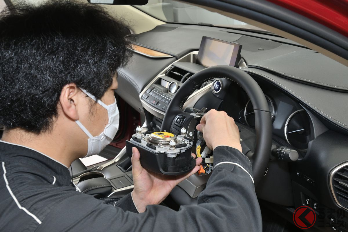 現状は「シート表皮およびクッション部分の取り換え+本革ステアリングへの変更」に留まるが、今後もさまざまな商品化を検討しているという「KINTO FACTORY」