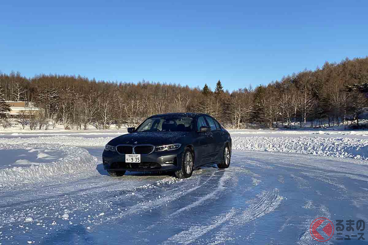 長野県・女神湖の氷上を走行。スタッドレスタイヤよりグリップ限界は低いが、それでもなんとか走ることができた