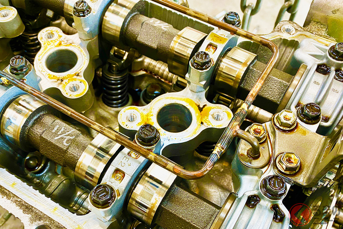 エンジン内部は常に高速・高温・大振動にさらされている