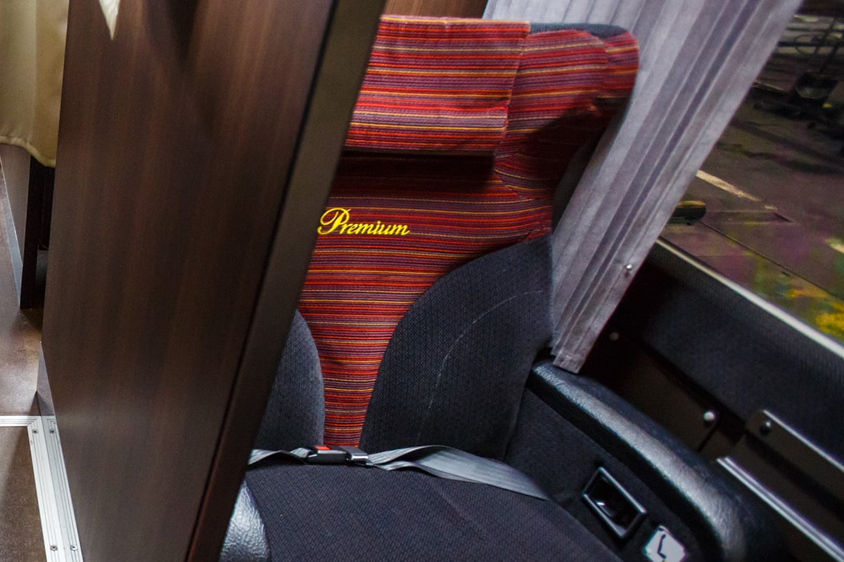 プライベート空間を重視した独立シートを採用するドリームルリエ17号の「プレシャスクラス」（写真提供：JR関東バス）