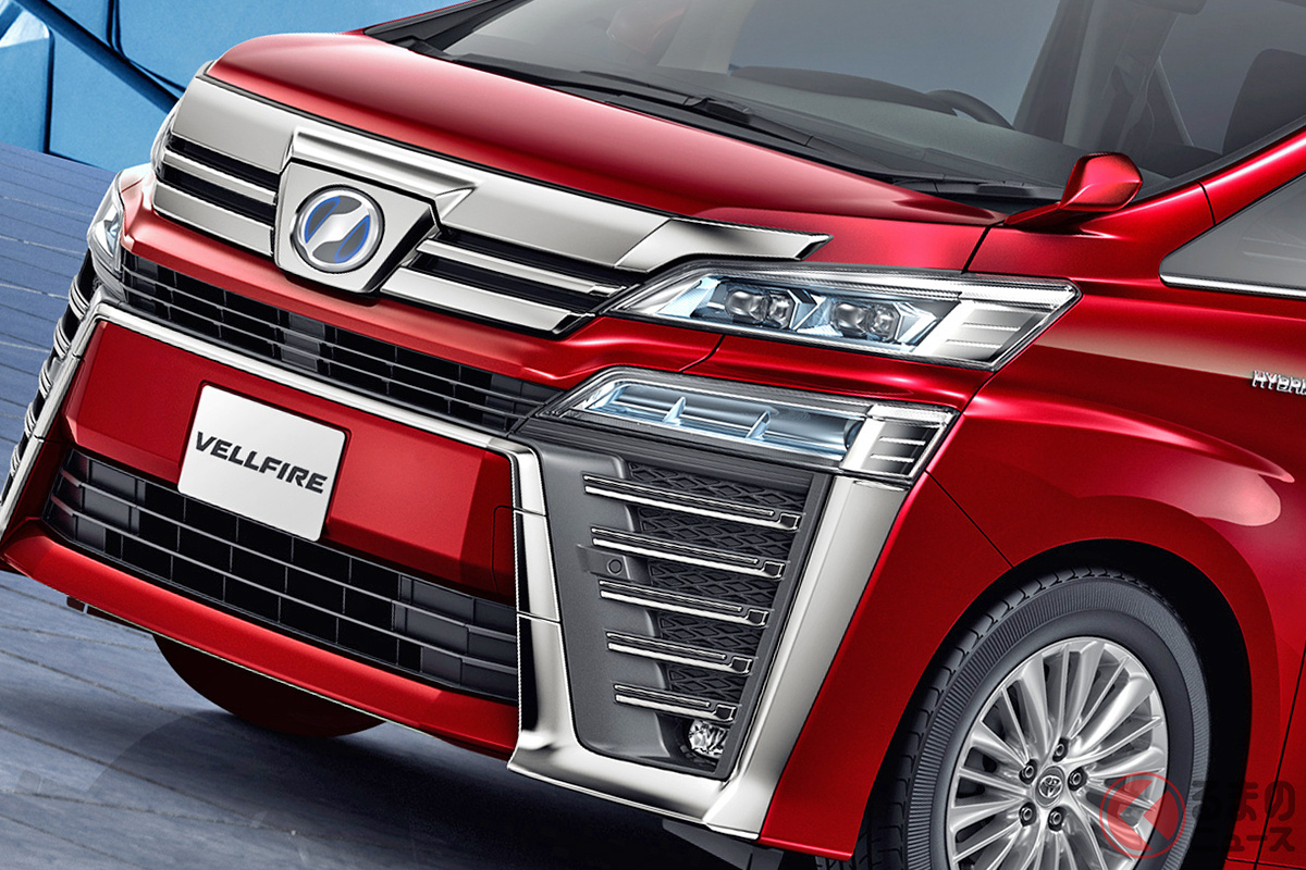 2017年12月のマイナーチェンジで大規模なデザイン変更を受け、正面デザインの押し出し感を大幅にアップさせたトヨタの高級ミニバン「ヴェルファイア」