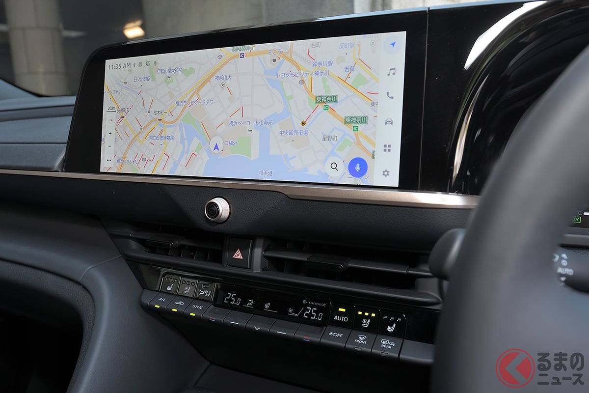 最近の新車はディスプレイオーディオが標準装備!? (画像はクラウンクロスオーバーの12.3インチ横型ディスプレイ)