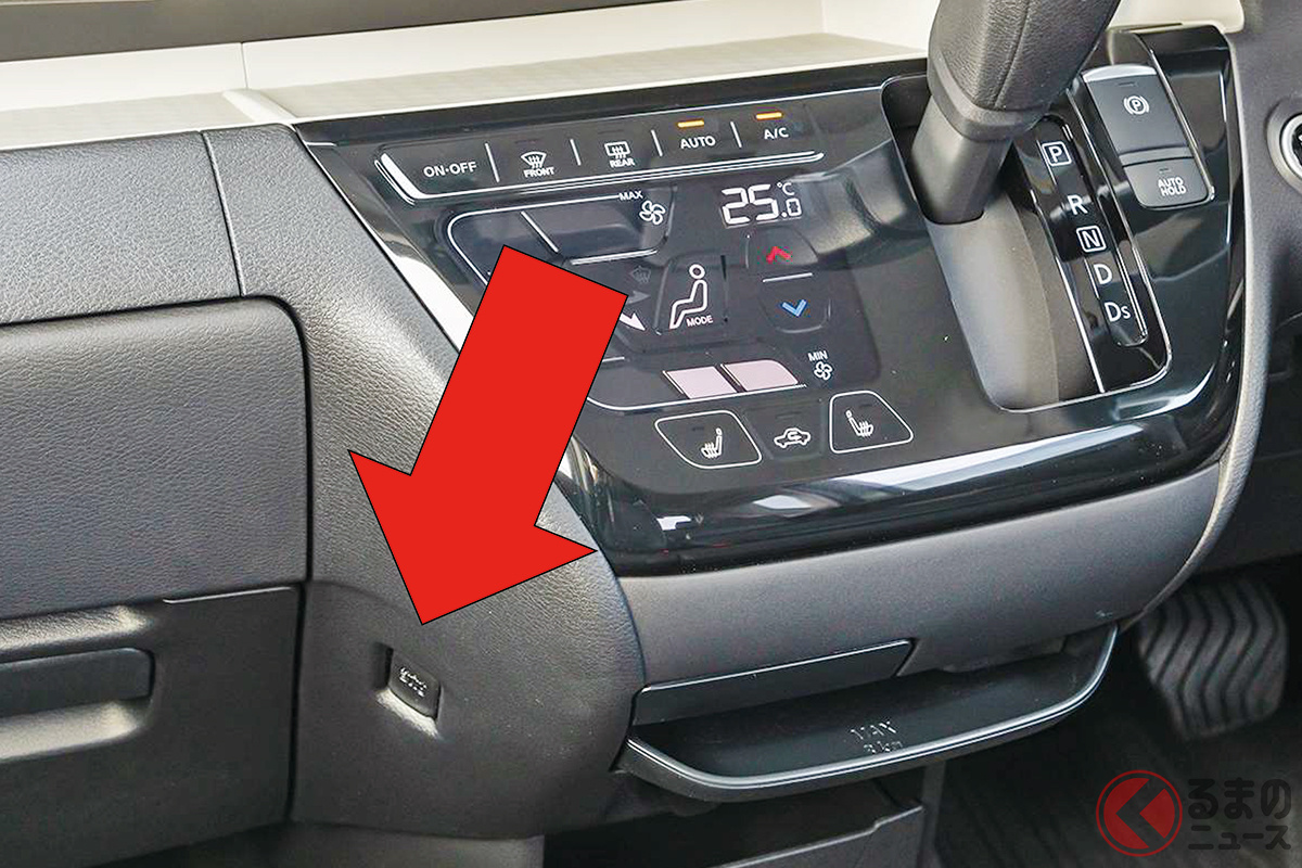 使ってる!? 助手席前などに「ひそんでる」コンビニフックは意外と「使ってない」との声も