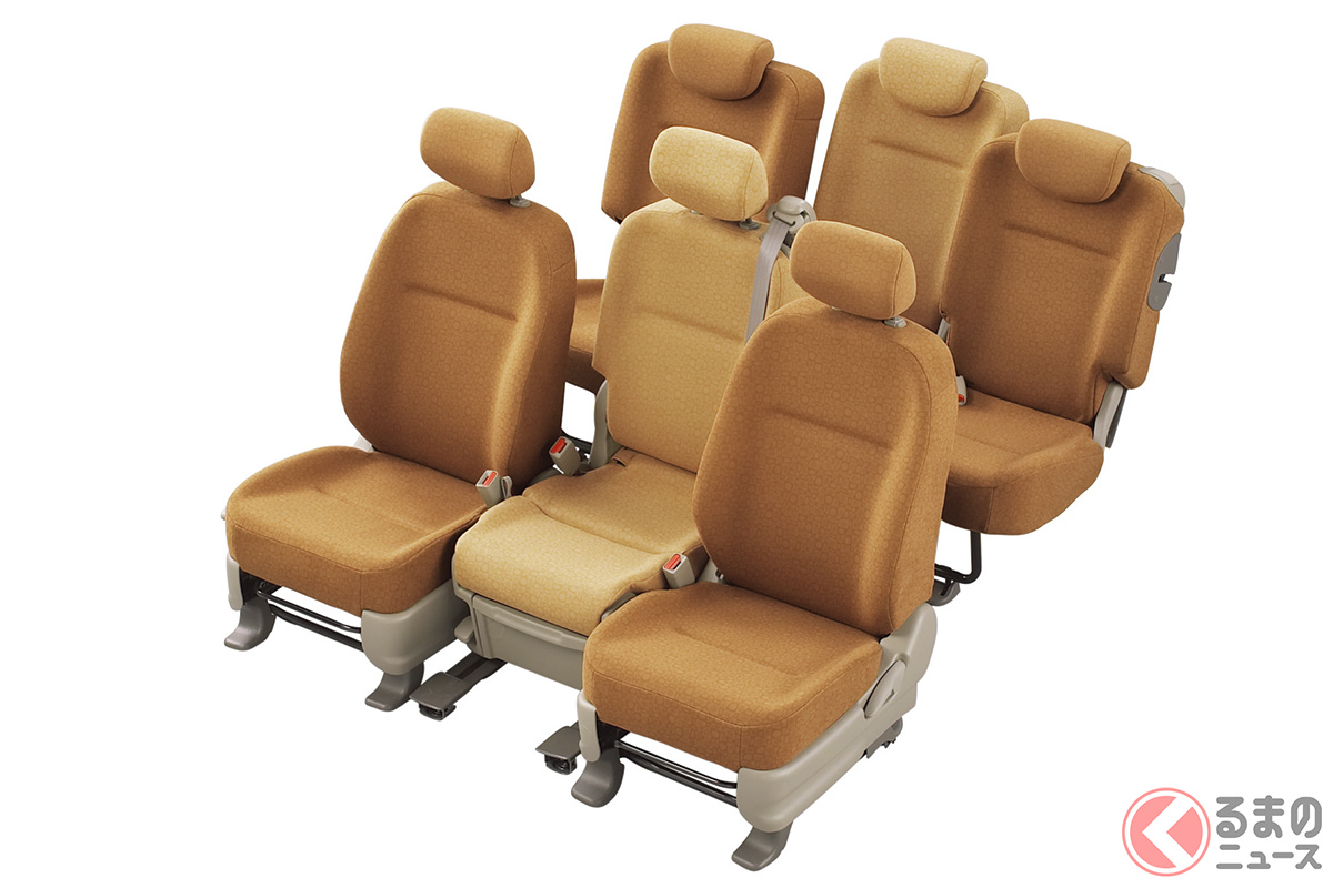 真ん中の席をズラすことで巧みに「窮屈さ」を解消した独自の「3×2パッケージ」レイアウト