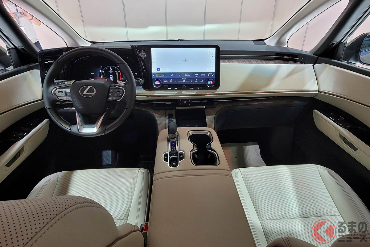 レクサス新型「LM」はドライバーにも配慮されたショーファーカーだという