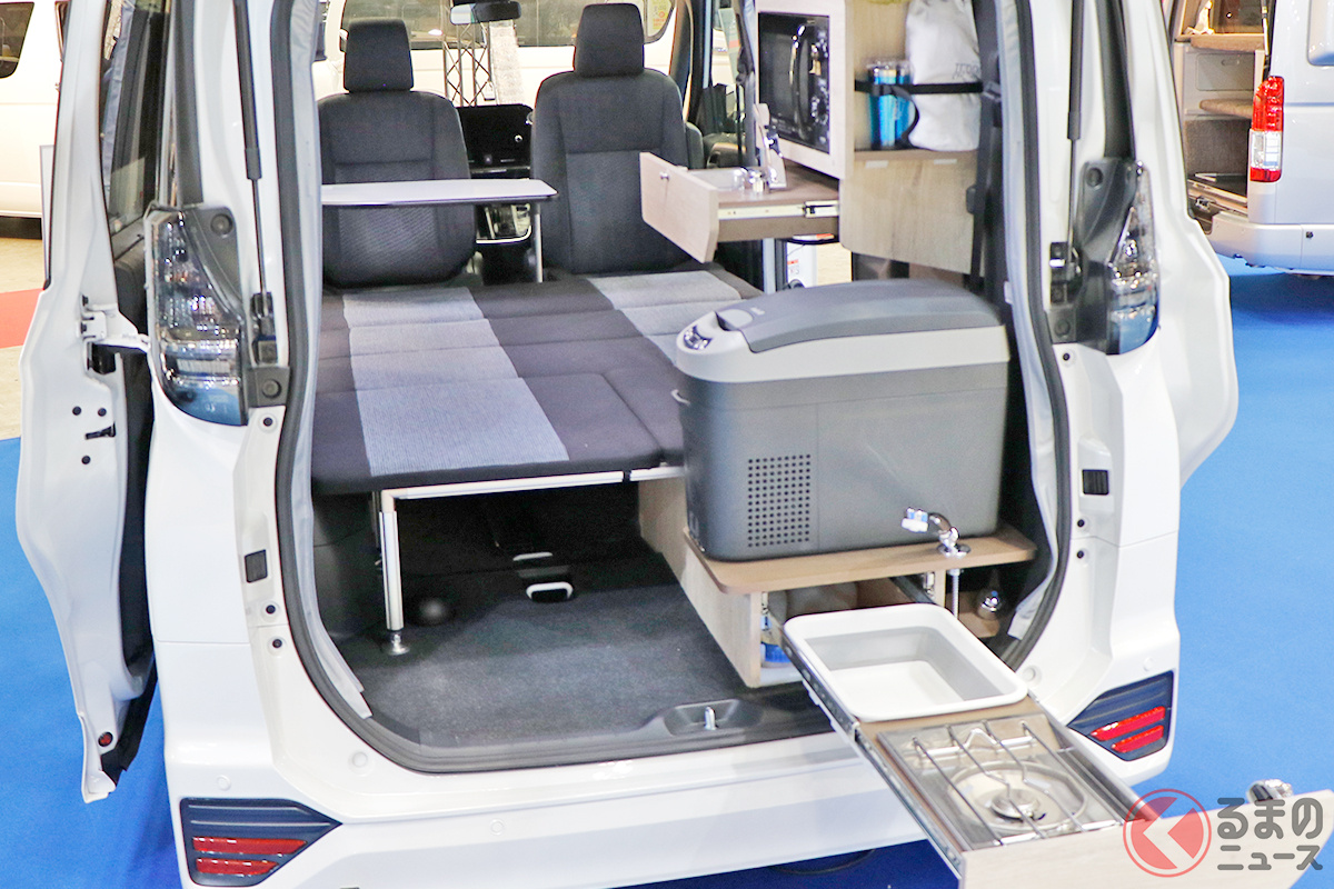 シンクや電子レンジ、冷蔵庫まで装備! トヨタ「ヴォクシー」のオリジナルキャンピングカー「ヴォクシー DAYs(デイズ)」