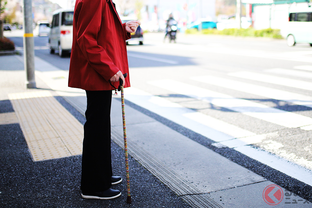 ドライバーに善意で「お先にどうぞ」でクルマが進むと違反になる可能性も?(画像はイメージ)