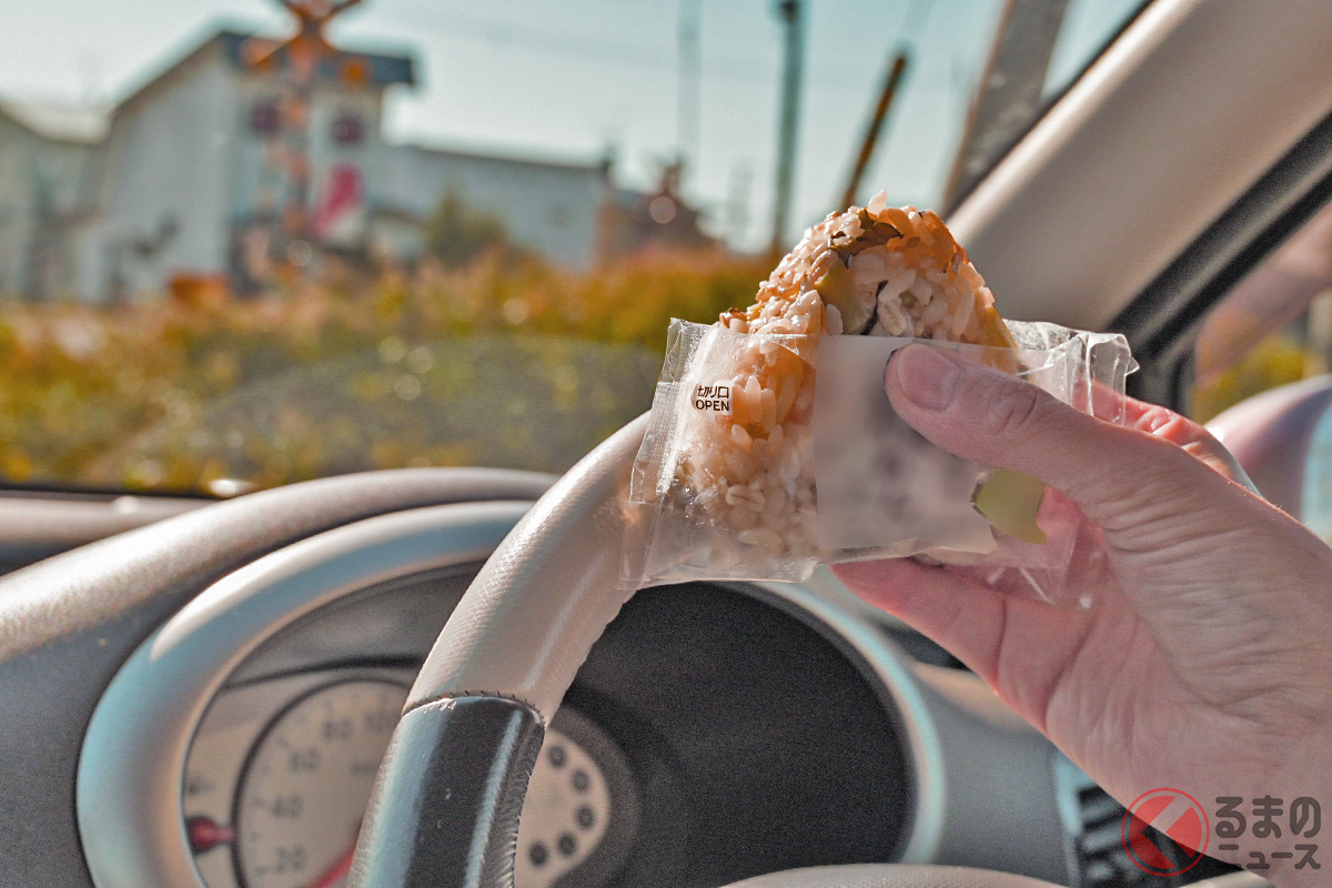 運転中の「おにぎりパクパク」は危険? (画像はイメージ)