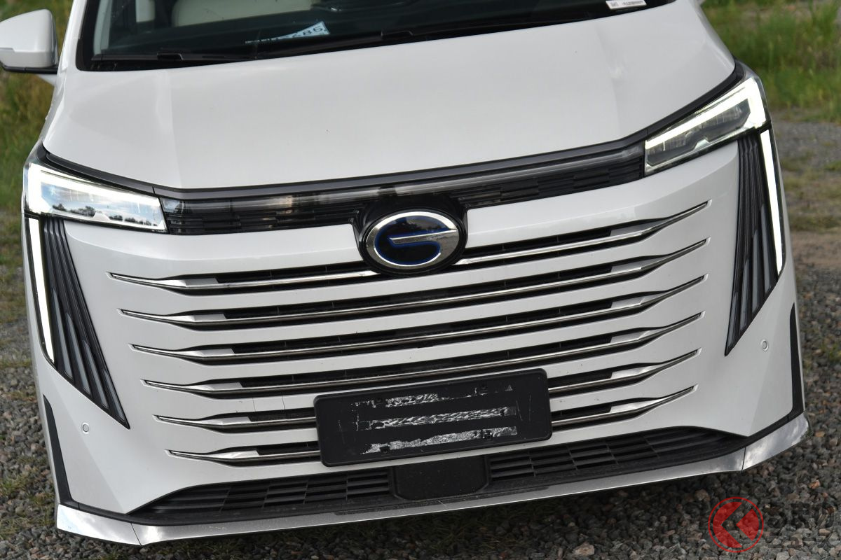 すごい…迫力ある顔ですね! トランプチ E9を体感してみた(撮影:加藤博人)