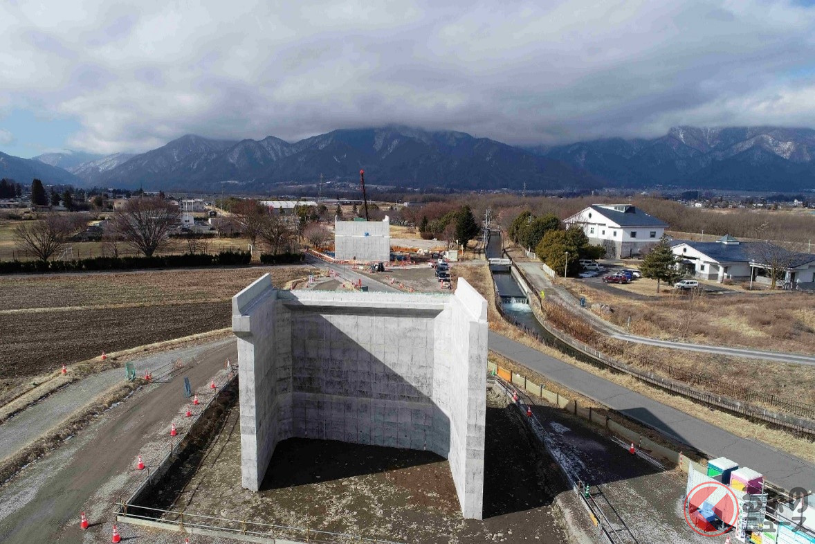 扇子田高架橋（仮称）の工事の様子。2022年3月撮影（画像：国土交通省関東地方整備局）