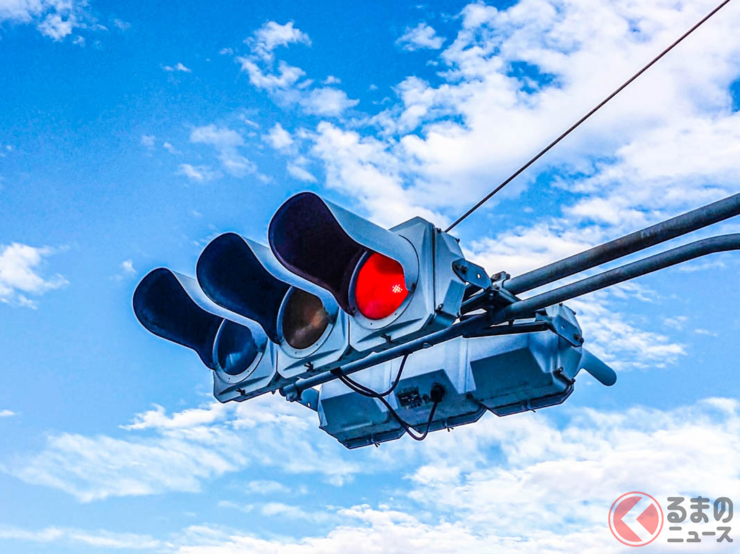 信号待ちや渋滞時の適切な待機方法とは?(画像はイメージ)