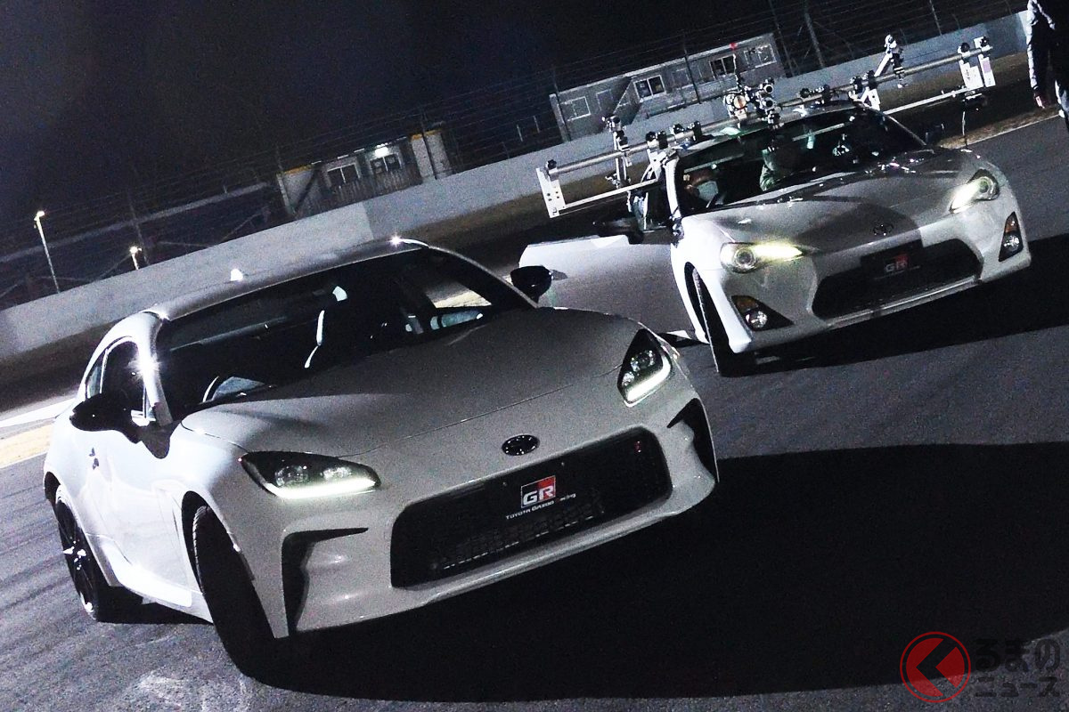 大改造 86 登場 話題のトヨタ 3世代ハチロク ドリフト どうやって撮影したの 舞台裏に潜入してみた ド迫力映像の秘密とは くるまのニュース 大改造 86 登場 話題のトヨタ 3世代ハチロク ドリフト どうやって撮影したの 舞台裏に潜入してみた ド迫力映像の秘密とは くるまのニュース