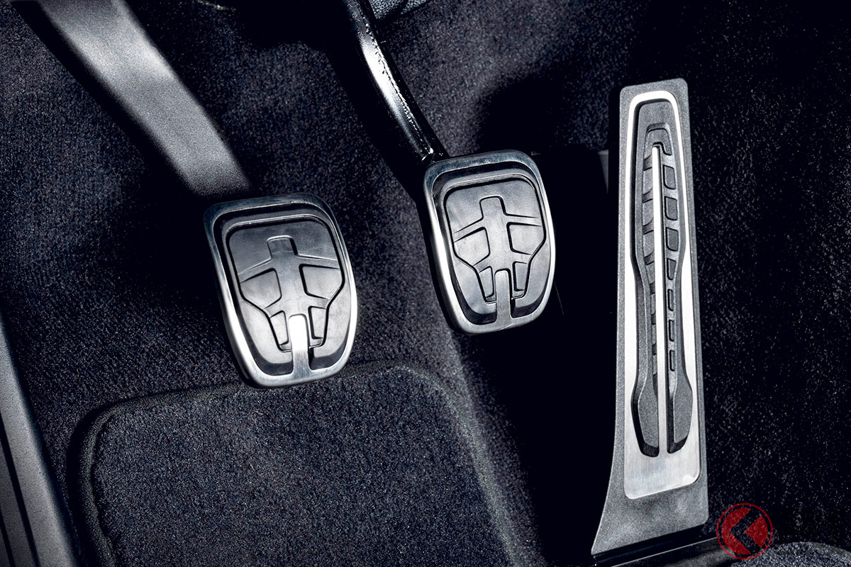 GRのDNAを受け継ぎ、 より一層、走りを楽しむために開発されたというマニュアルミッション(画像:公式SNSより)