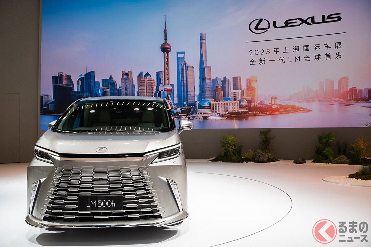 レクサスが世界初公開した2代目となる「LM」(撮影:加藤博人)