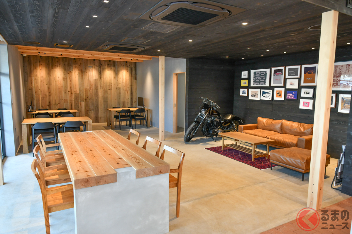 店舗内装はカフェを思わせるおしゃれな作り