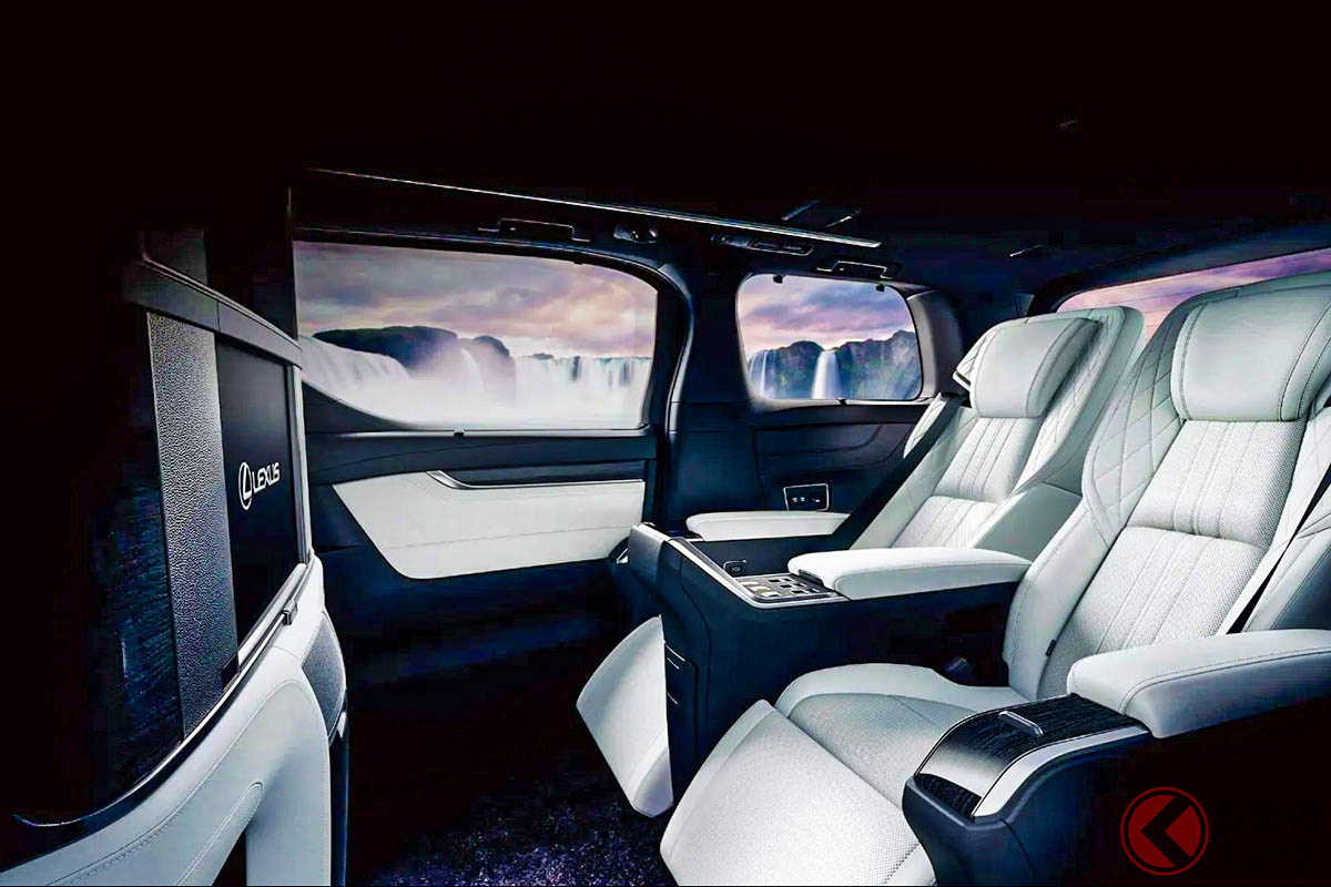 新型「LM」がまもなく世界初公開という報道に新型「アルファード」ももうすぐかと期待の声が高まった(画像は現行「LM」)