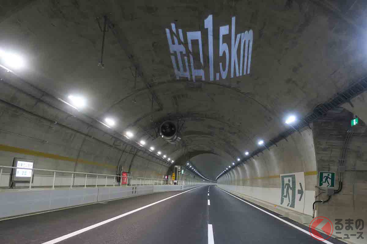 新東名高速道路・羽根トンネルに設置されたプロジェクションマッピング