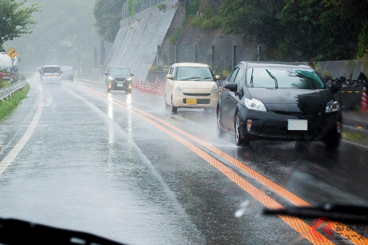 雨の日にも備えて、窓の「油膜」にもあらかじめ対処するのがおすすめ(画像はイメージ)