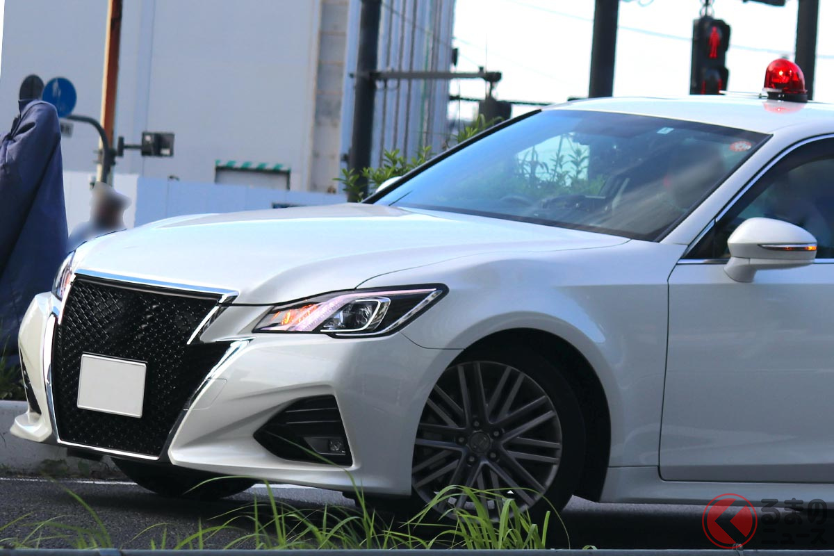 クラウン を見たら警察車両を疑え 地味セダンばかりじゃない 覆面パトカー の見分け方 くるまのニュース クラウン を見たら警察車両を疑え 地味セダンばかりじゃない 覆面パトカー の見分け方 くるまのニュース
