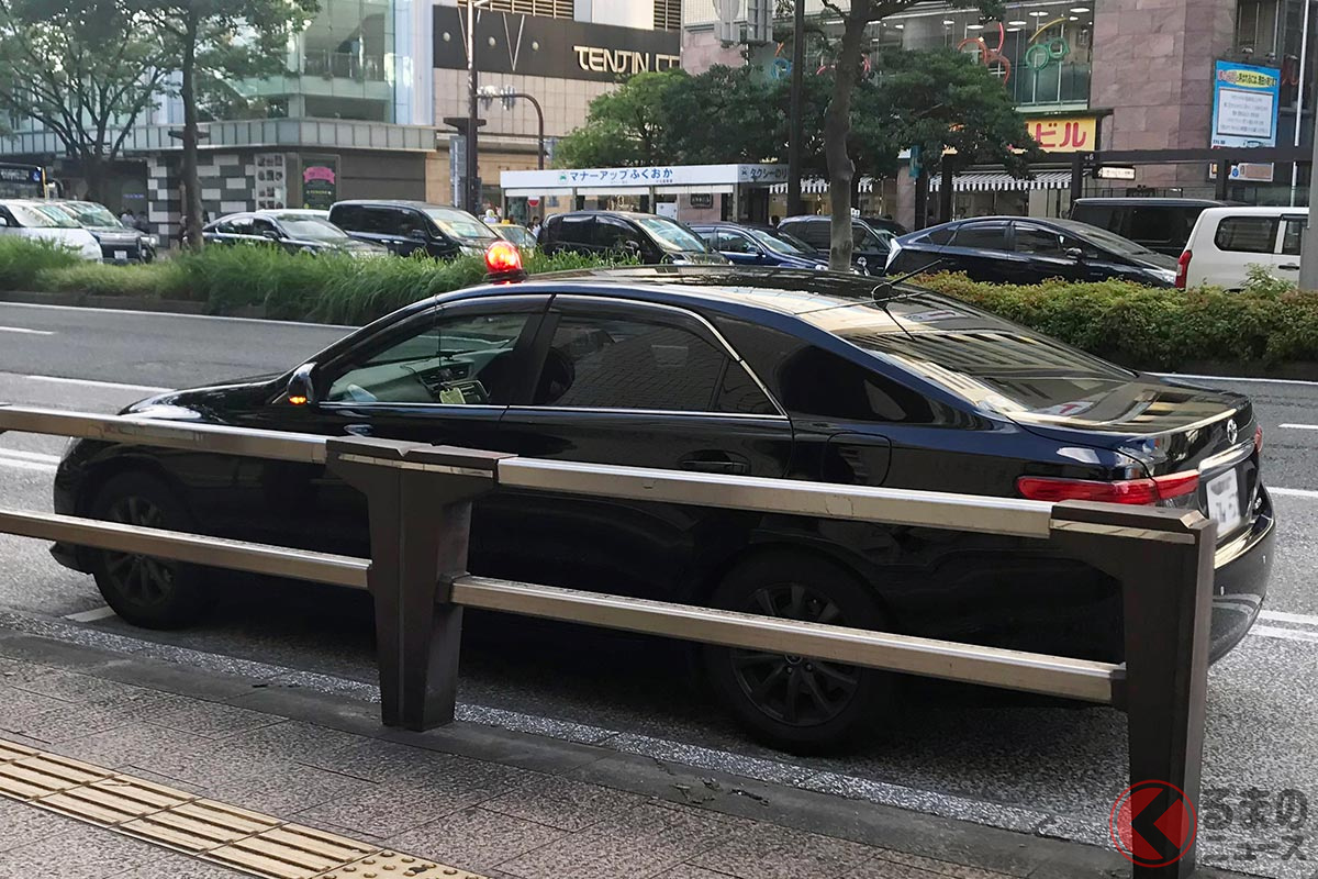 目の前にパトカー 追い越しても問題ない 赤いランプ には要注意 元警察官に聞いた くるまのニュース 目の前にパトカー 追い越しても問題ない 赤いランプ には要注意 元警察官に聞いた くるまのニュース