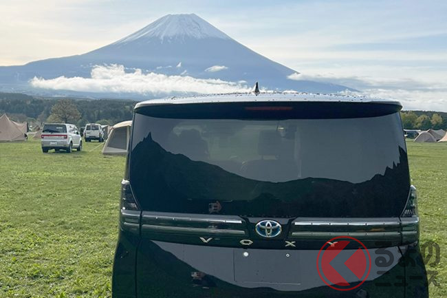 トヨタ新型 ヴォクシー を車中泊仕様にしてみた 2列目 3列目を ベットルーム化 使用感はいかに くるまのニュース トヨタ新型 ヴォクシー を車中泊仕様にしてみた 2列目 3列目を ベットルーム化 使用感はいかに くるまのニュース