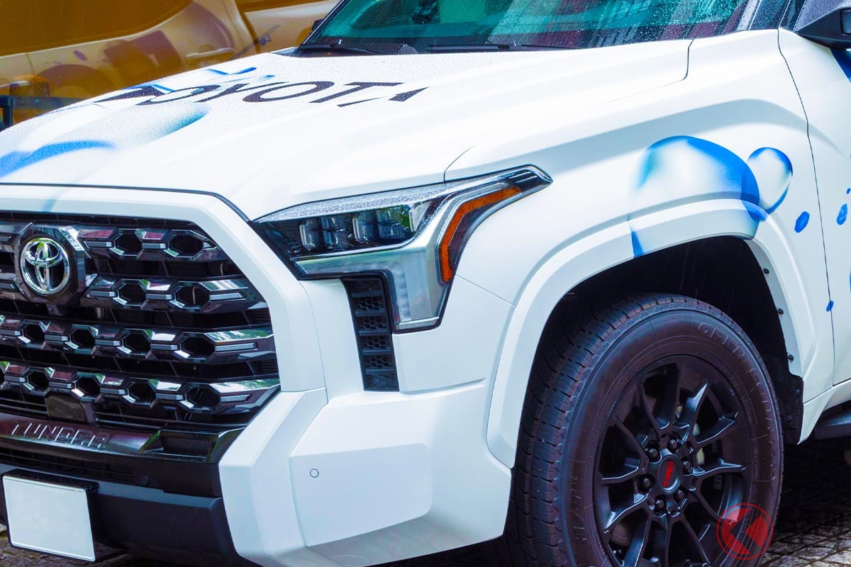 巨大なトヨタ「タンドラ」でコーヒーが飲める!