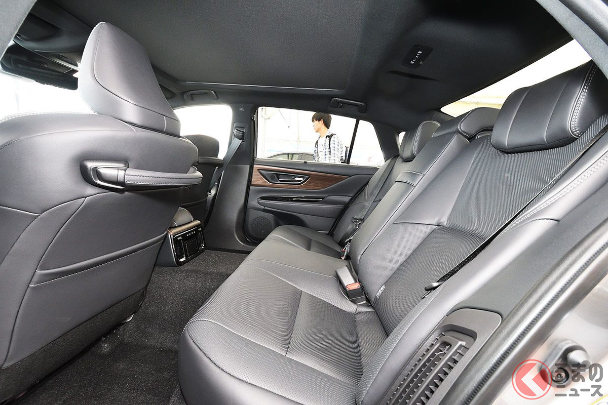 こりゃすげぇ!トヨタ新型「クラウンセダン」の後席に座ってみた!