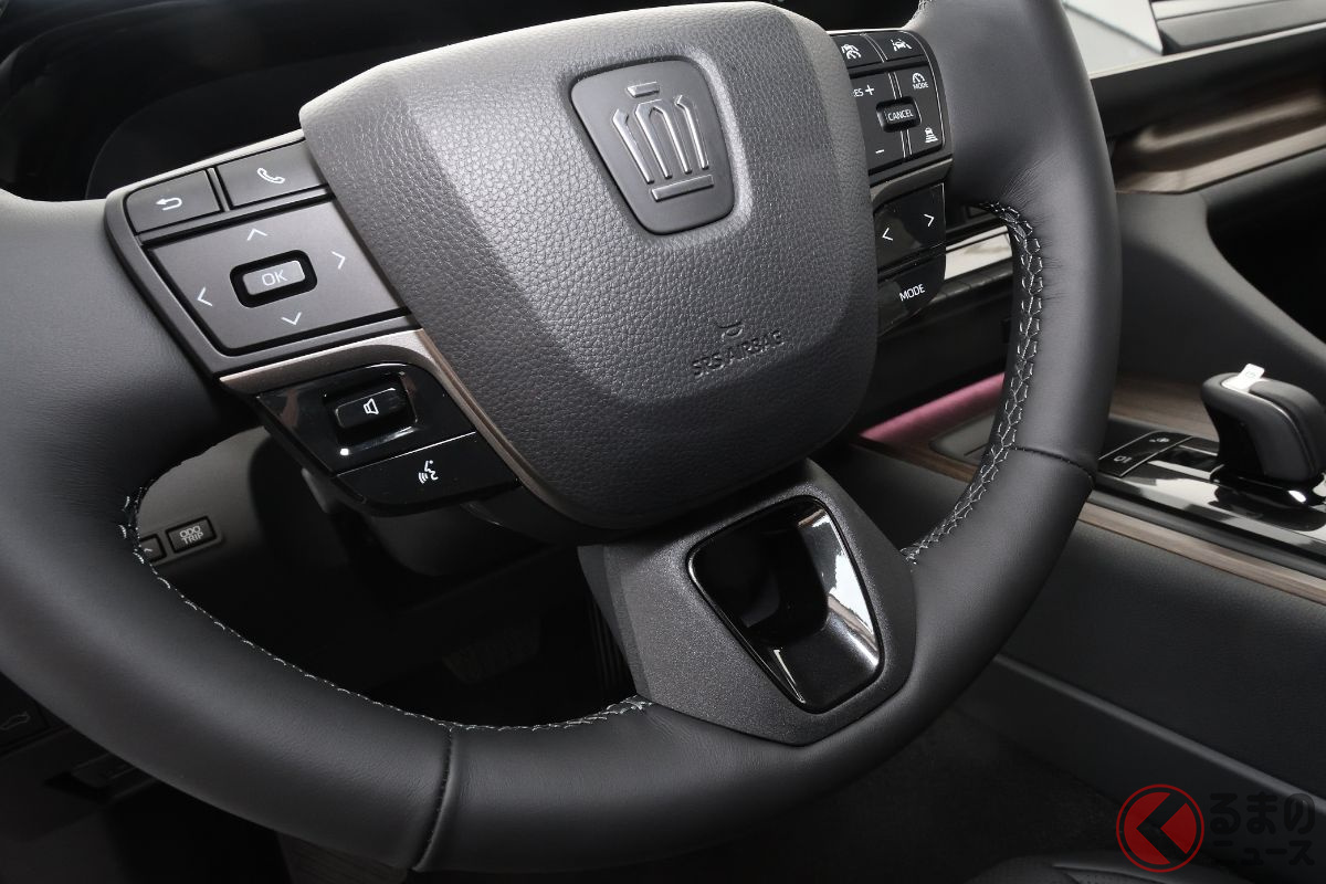 会場で「クラウンセダン」を見たユーザーからは「カッコいい」「存在感がスゴい」という声が聞かれた