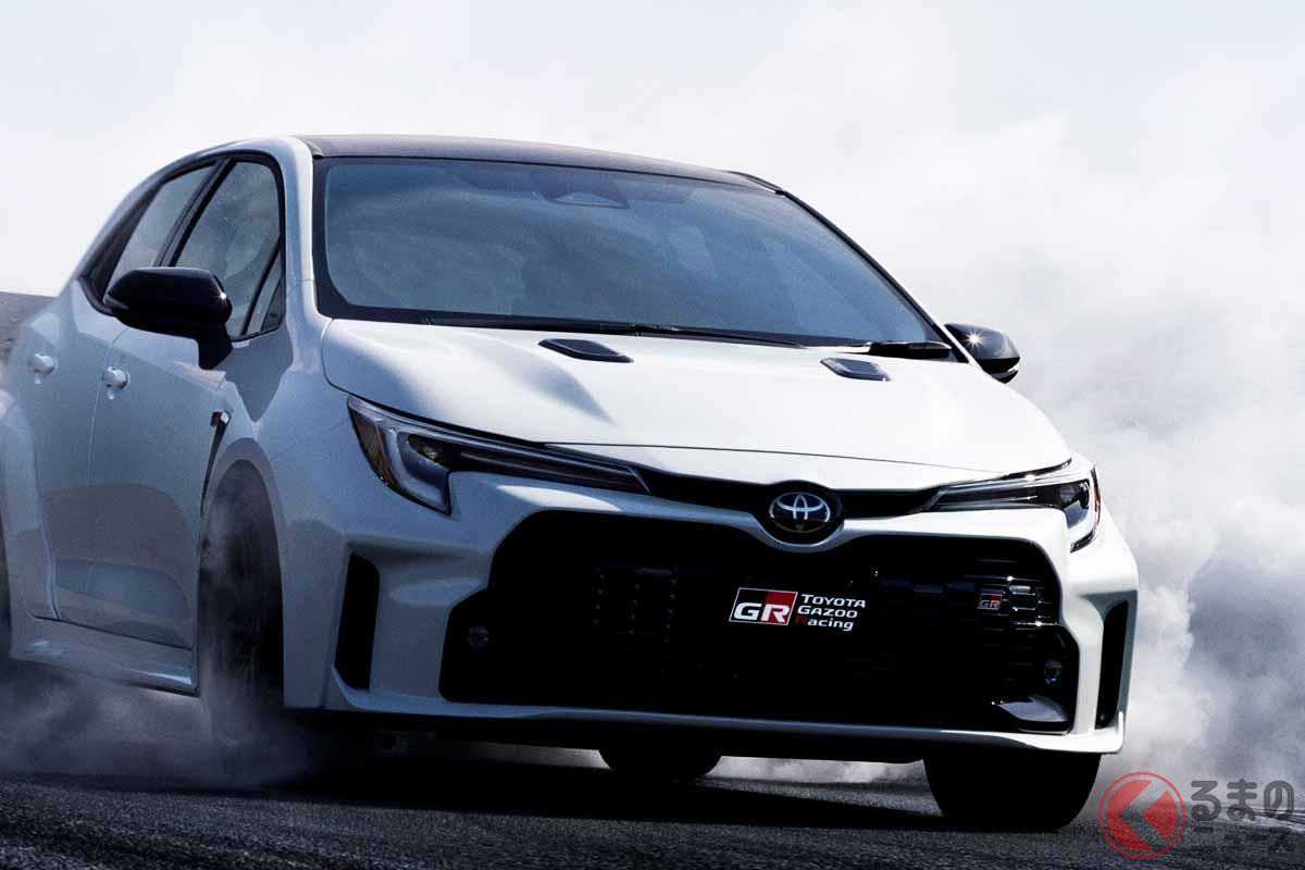 2022年4月に世界初公開されたトヨタ新型「GRカローラ」(北米仕様/プロトタイプ)。日本では2022年後半に発売予定