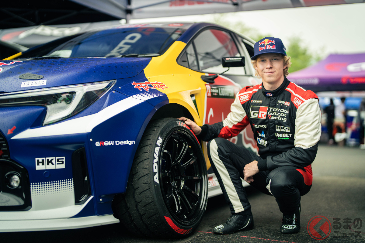 「ADVAN NEOVA AD09」に手を添えるカッレ・ロバンペラ選手