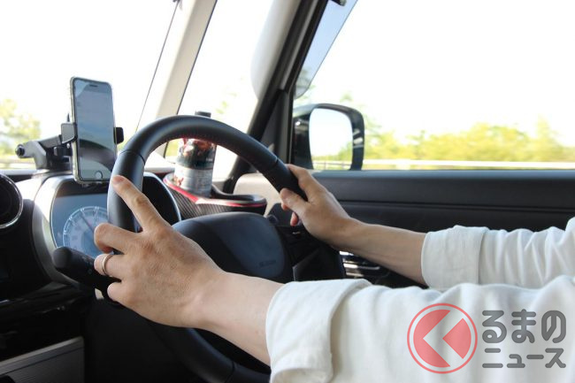 キャー 車に虫が入ってきた でも潰しちゃダメ 車外へ追い出す簡単な方法とは くるまのニュース キャー 車に虫が入ってきた でも潰しちゃダメ 車外へ追い出す簡単な方法とは くるまのニュース