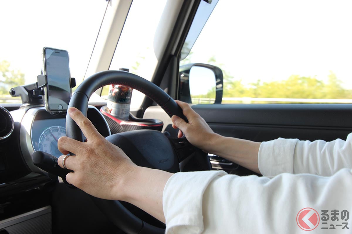 キャー 車に虫が入ってきた でも潰しちゃダメ 車外へ追い出す簡単な方法とは くるまのニュース キャー 車に虫が入ってきた でも潰しちゃダメ 車外へ追い出す簡単な方法とは くるまのニュース